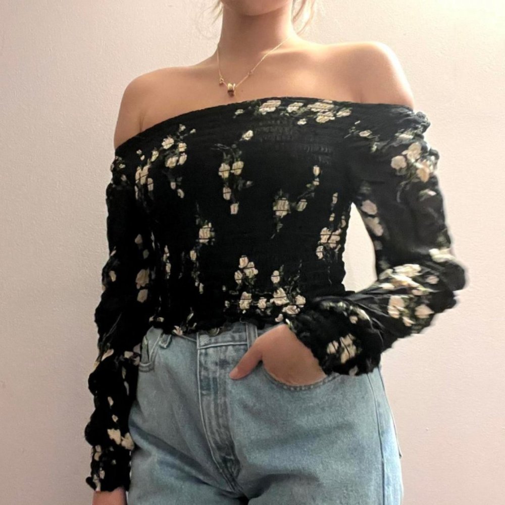 Reformation chiffon cropped long sleeve top XS